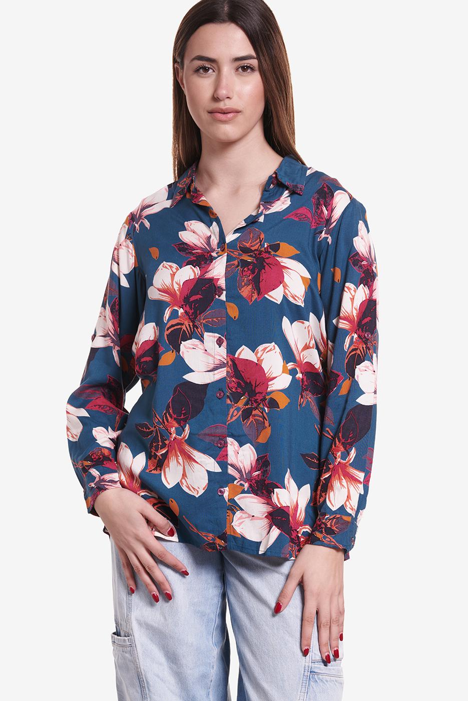 camisa de mujer con flores grandes